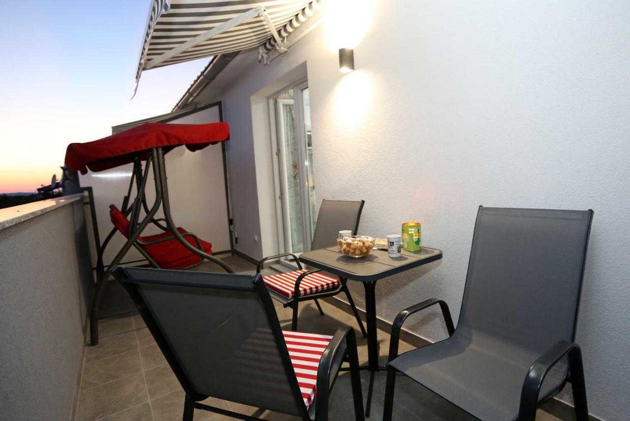Guesthouse Villa DomeNico Lozovac Extérieur photo