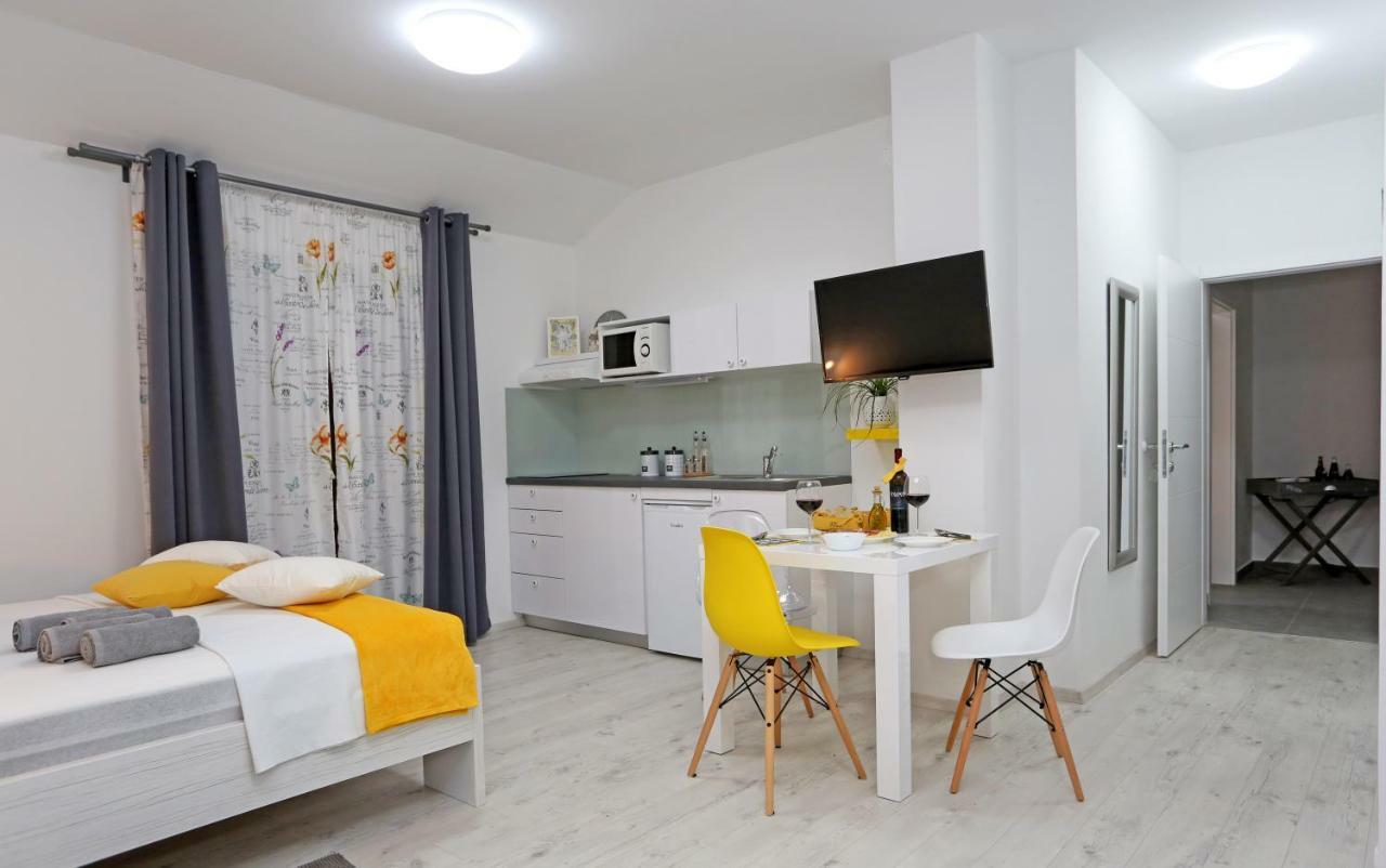 Guesthouse Villa DomeNico Lozovac Extérieur photo