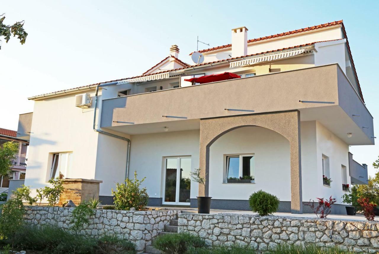 Guesthouse Villa DomeNico Lozovac Extérieur photo