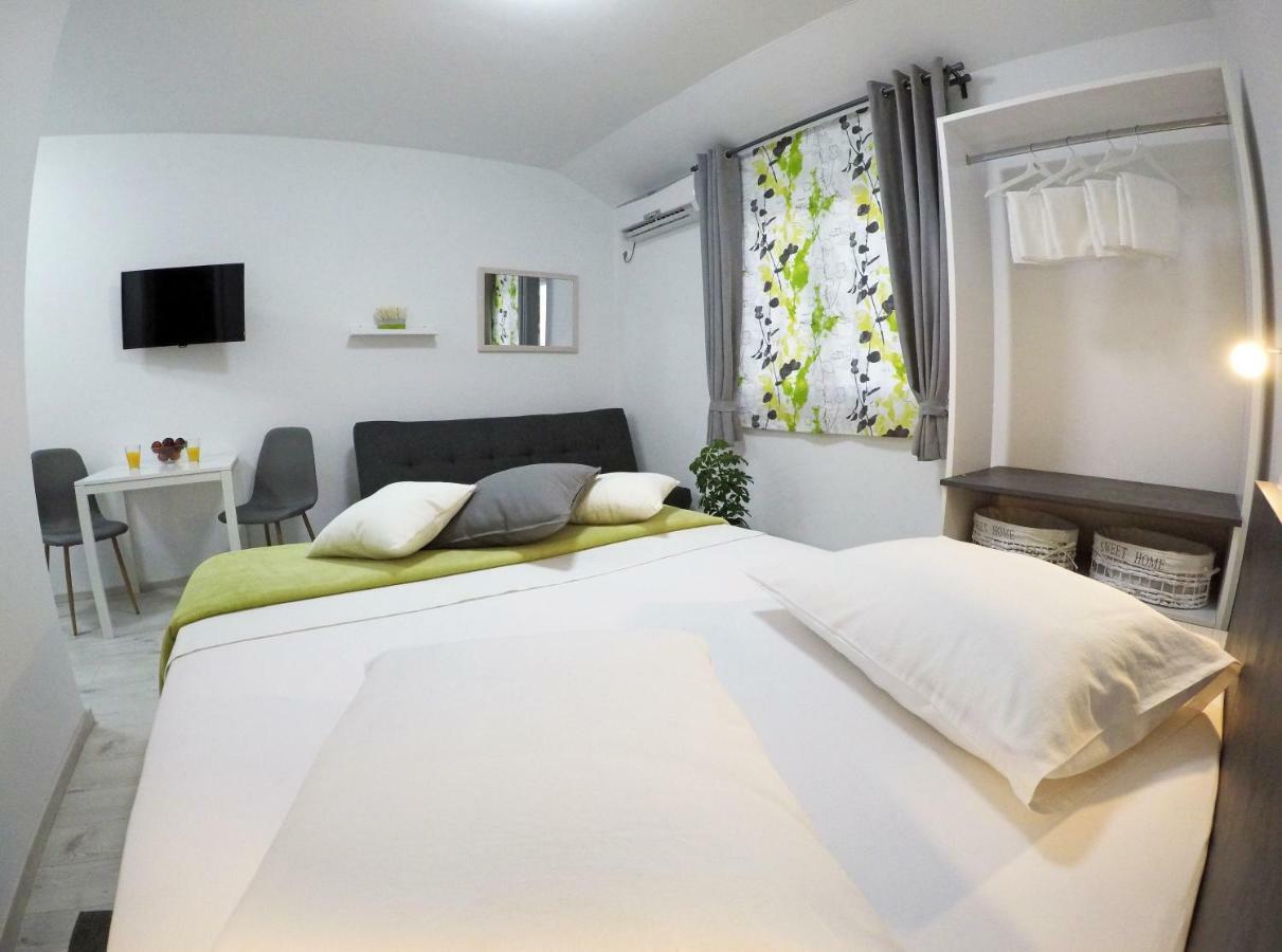 Guesthouse Villa DomeNico Lozovac Extérieur photo