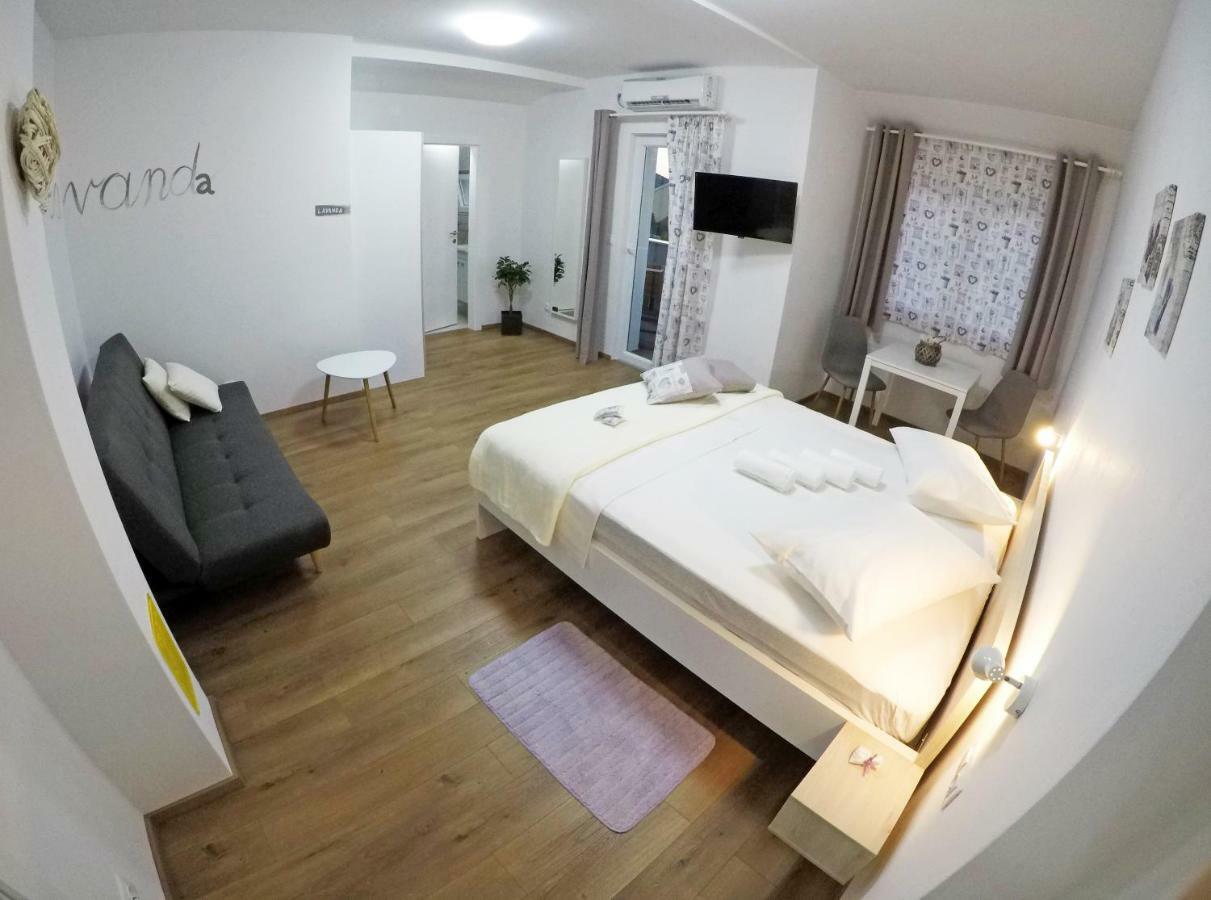 Guesthouse Villa DomeNico Lozovac Extérieur photo
