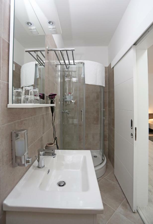 Guesthouse Villa DomeNico Lozovac Extérieur photo