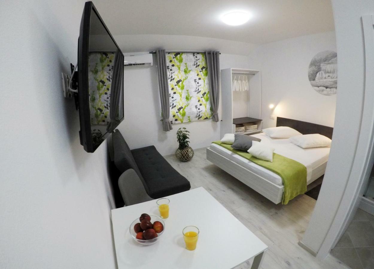 Guesthouse Villa DomeNico Lozovac Extérieur photo